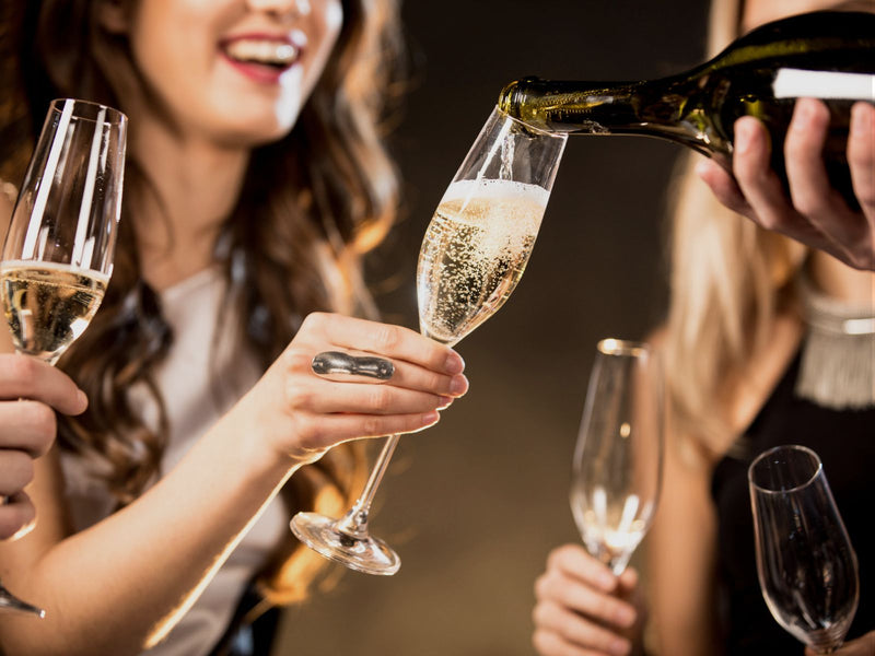 Non-Alcoholic vs Alcoholic Sparkling Wine: Flavor & Surprises
